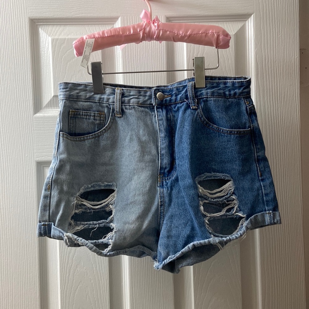 Two-Toned Jean Shorts 💙🩵
